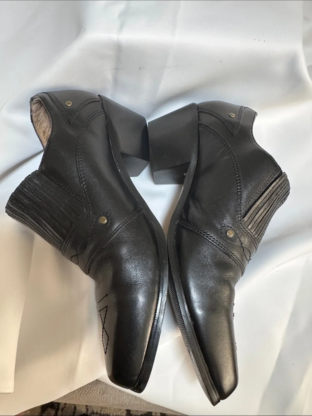 Dingo women’s Black Leather Shoes Slip-On ankle boots w/Heel Sz 10 M